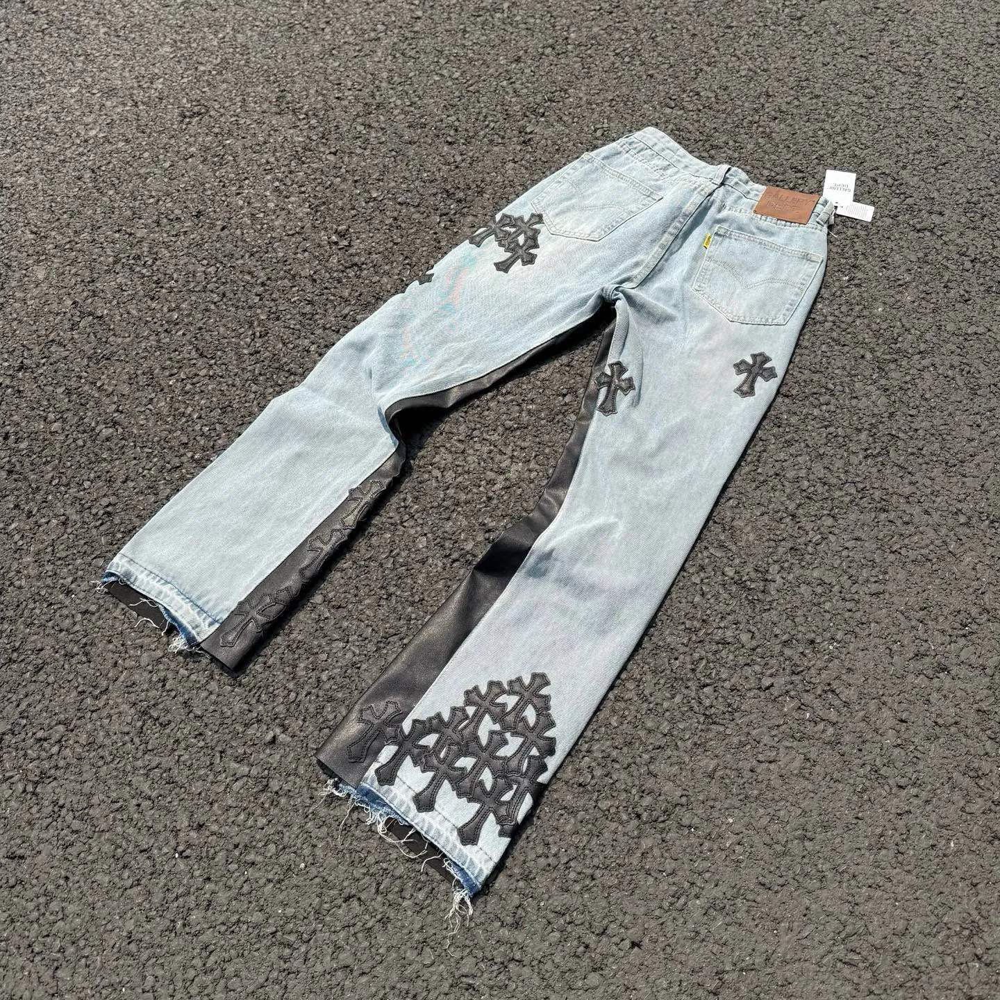 #8148 P290💰 Independent GALLERY DEPT. Vintage multi-leather splicing black leather cross loose washed flared jeans - truly restore the ultimate texture of Vintage - original hardware accessories washed and other elevators, QR code analysis are all purchased from the original factory, high degree of restoration, you are welcome to compare with a certain product ~ - three-dimensional version Loose and comfortable, not picky about the figure, tall and slim, factory Seiko, original factory quality control, same style for men and women, can be matched with couples, versatile recommendation Essential jeans for all seasons - sizes: 28 30 32 34 36